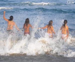 Puzzle Κορίτσια κολύμβησης στη θάλασσα